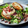 Formaggio Caprino gratinato alle nocie su Carpaccio di Barbabietola rossa